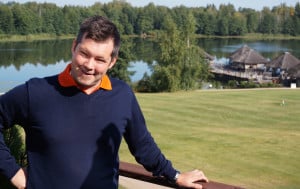SKAL GJØRES MER SPILLBAR: V golf Clubs svenske direktør, Karl Grundin, er i gang med flere endringer som skal gjøre den vanskelige banen mer overkommelig for middelgolferne. Foto: Torsten Pamp 