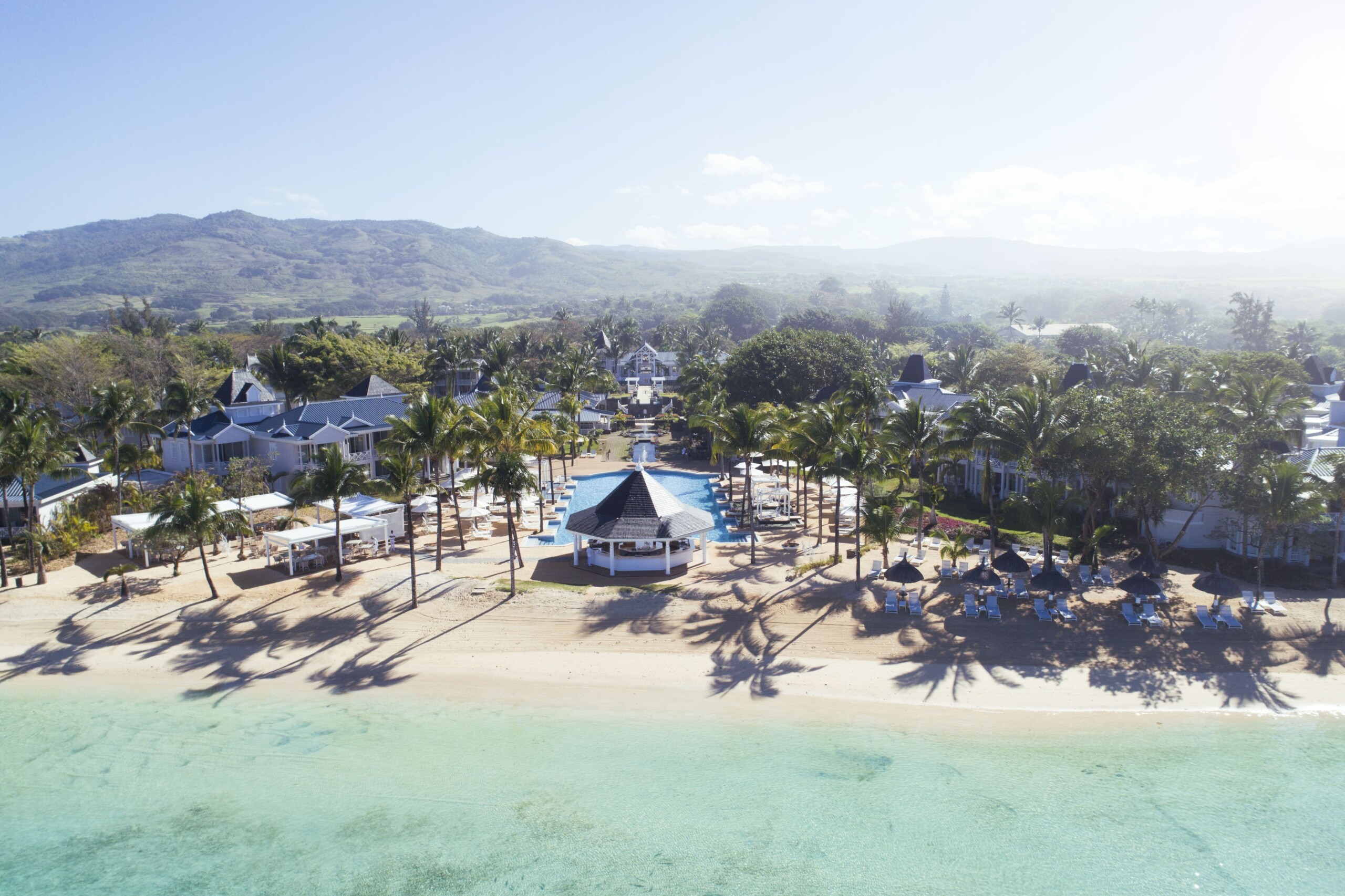 Resort med basseng og strand på Mauritius