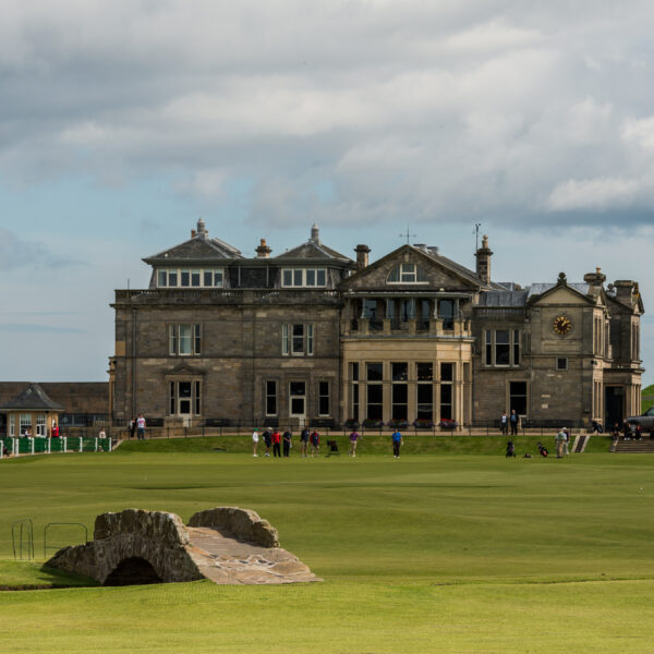 Tennisball-protest stanset spillet i Alfred Dunhill Links på St. Andrews