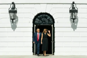 Donald og Melania Trump ved Det hvite hus i oktober 2020. Illustrasjonsfoto.