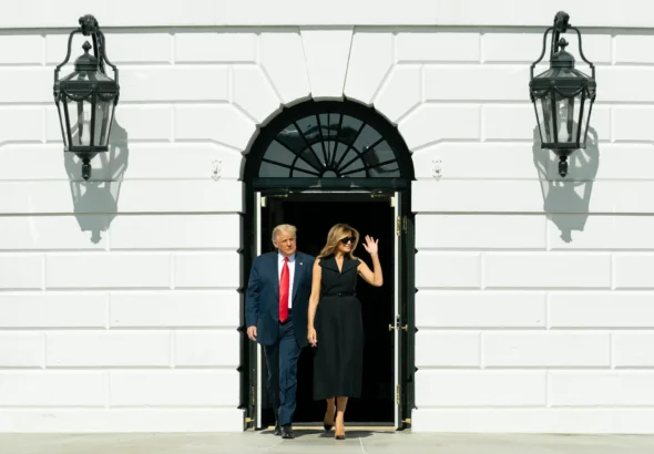 Donald og Melania Trump ved Det hvite hus i oktober 2020. Illustrasjonsfoto.